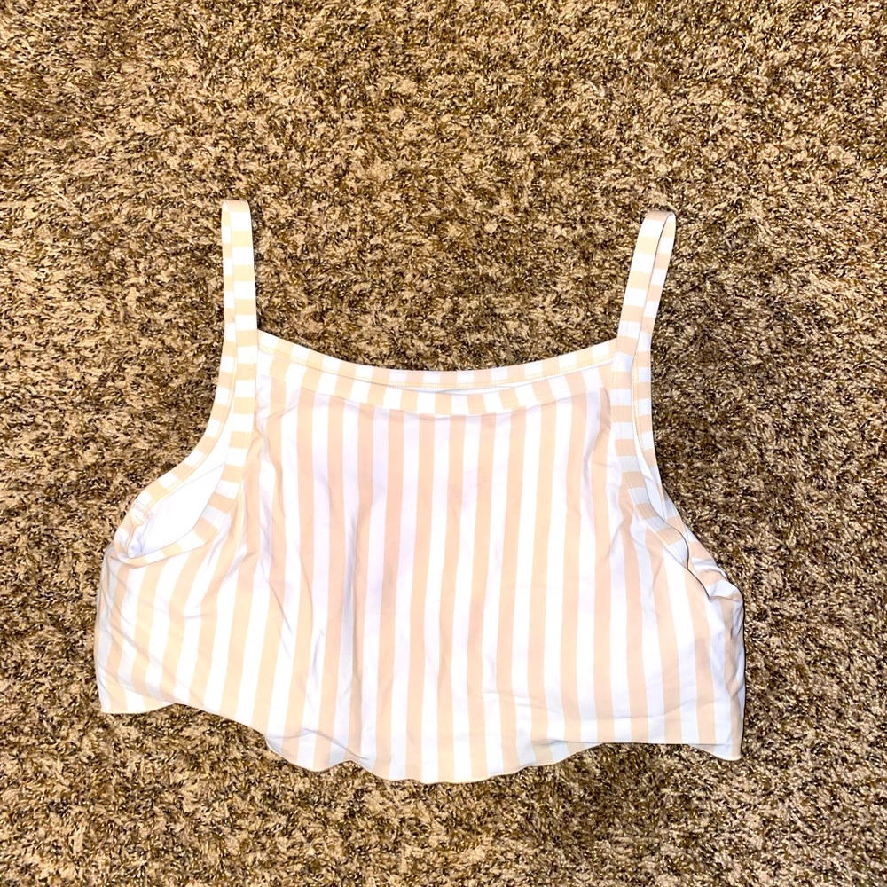 Hollister xl swim top does have some staining / spots